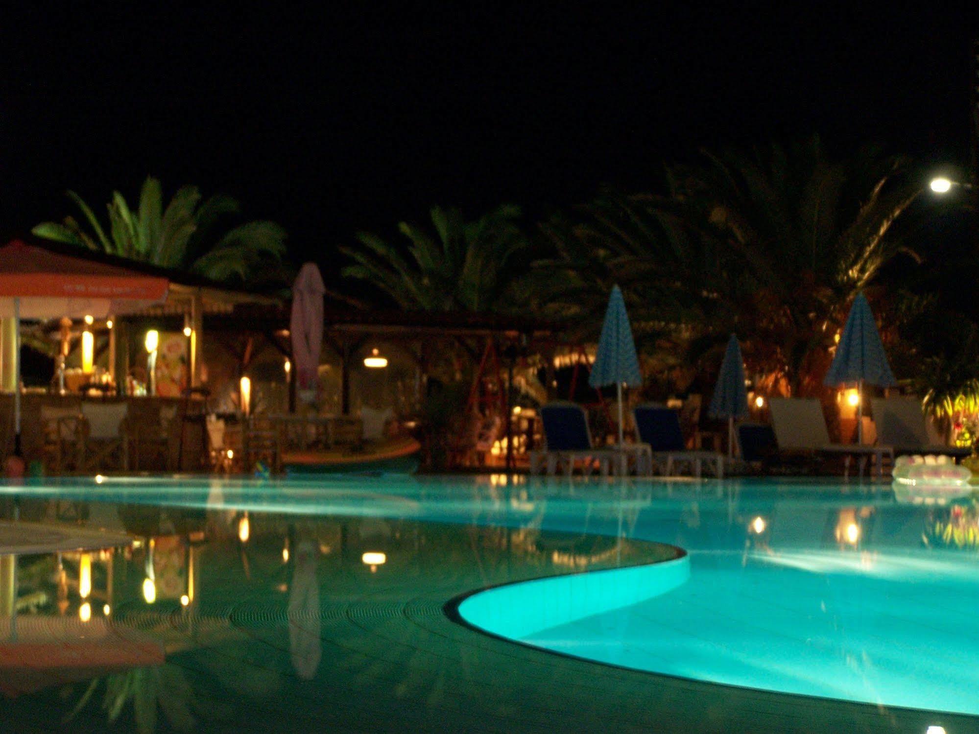 Ninos On The Beach Hotel Roda  Zewnętrze zdjęcie